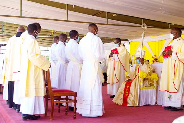 Jimbo Katoliki la Iringa lapata mapadre wapya wanne  (4) .